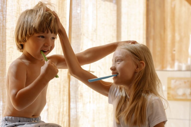 Lire la suite à propos de l’article Comment assurer des soins dentaires sains pour les enfants