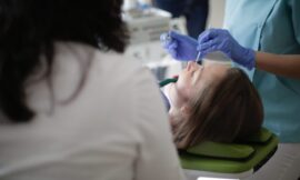Comprendre les principales causes des caries dentaires