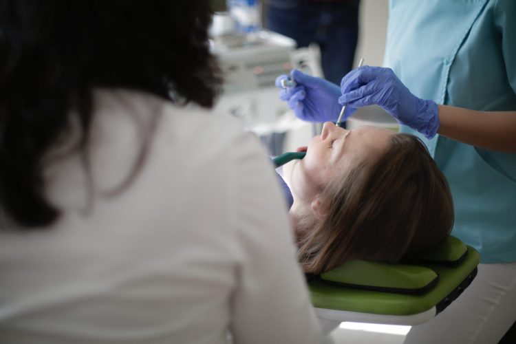 Les caries dentaires sont une menace pour votre santé bucco-dentaire.