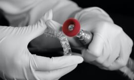 C’est quoi Invisalign ? Tout ce que vous devez savoir sur les aligneurs dentaires invisibles