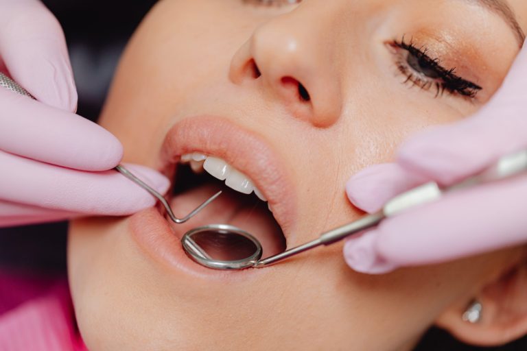 Lire la suite à propos de l’article Dentisterie Restauratrice au Maroc : Le Guide Complet sur les Prix et les Traitements
