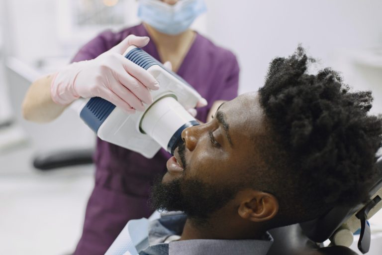 Lire la suite à propos de l’article Tout savoir sur le prix de la radiographie dentaire : guide complet pour les patients