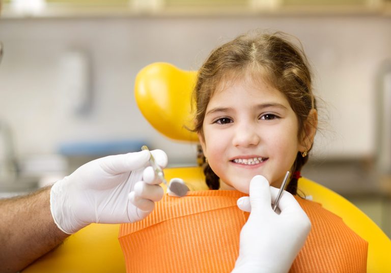 Lire la suite à propos de l’article Alimentation et santé dentaire enfants : Un lien indissociable