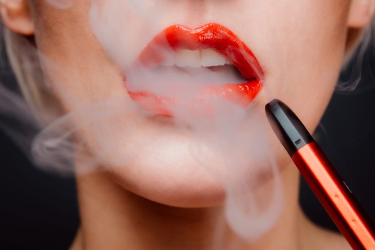 Lire la suite à propos de l’article Le Vapotage est-il Mauvais pour vos Dents ?
